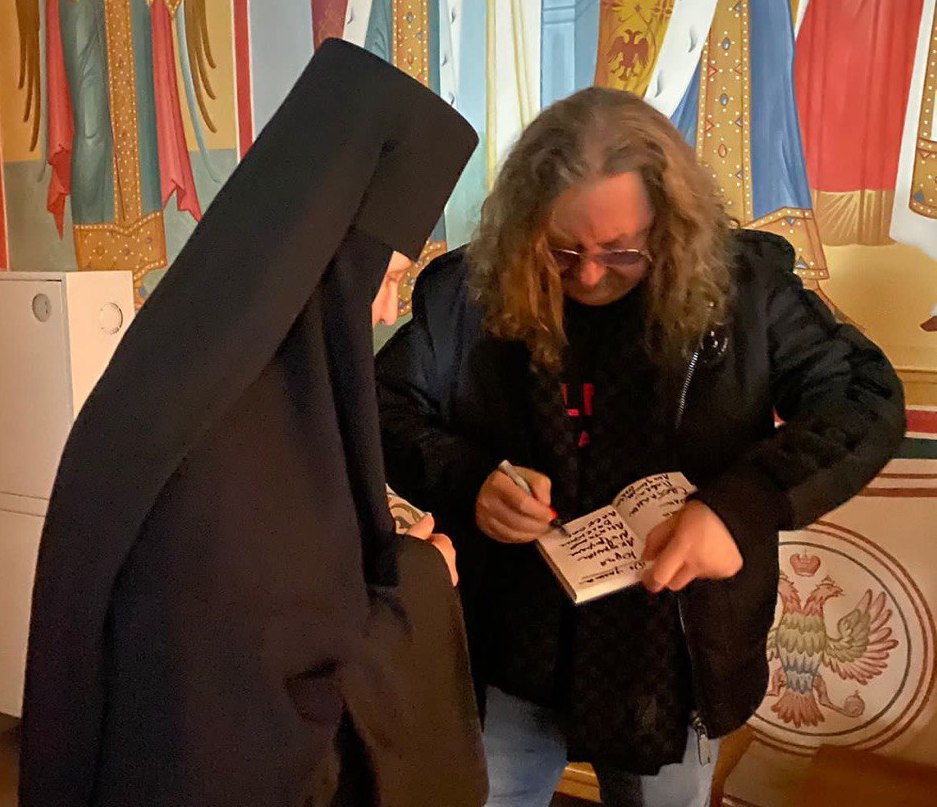 Певец Игорь Николаев помолился в Спасском монастыре Ульяновска