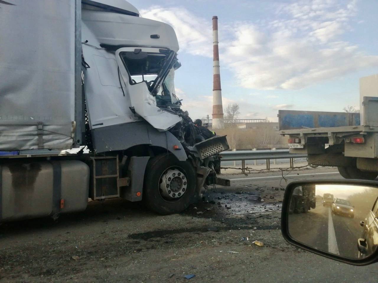 На выезде из Ульяновска столкнулись несколько грузовиков
