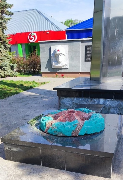 Русских раскритиковал чиновников за формальный подход к ремонту памятников героям ВОВ