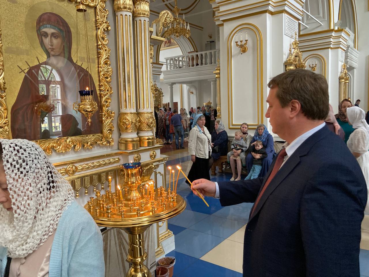 Глава города Болдакин посетил богослужение после Крестного хода с Жадовской иконой