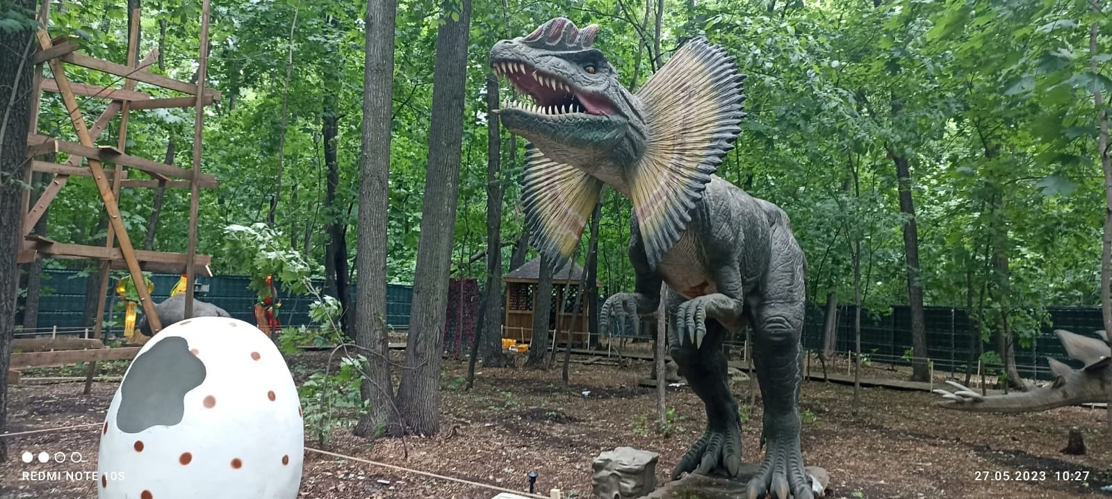 В Ульяновске в парке «Прибрежный» открылась зона с динозаврами и диномобилями