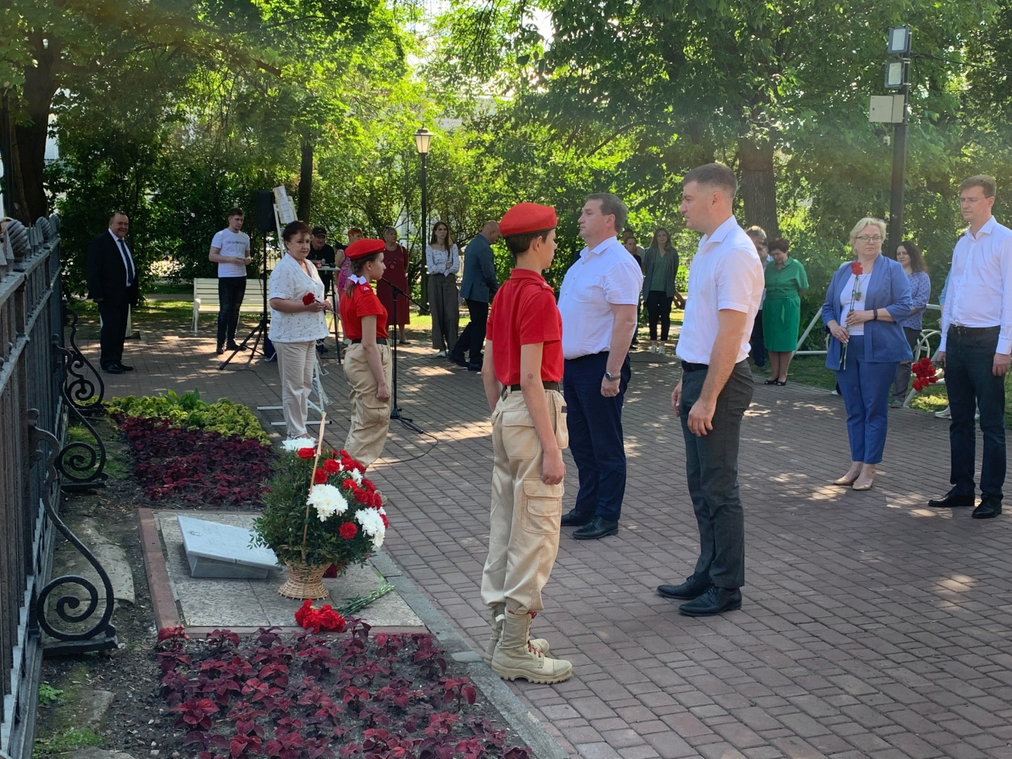 В Ульяновске возложили цветы памятнику Карамзину