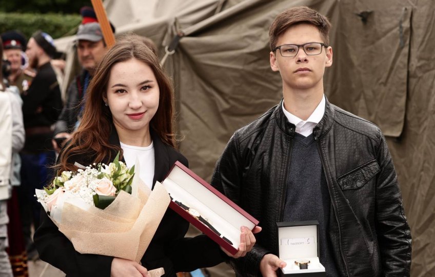 Русских наградил юных ульяновцев, представленных к федеральным наградам