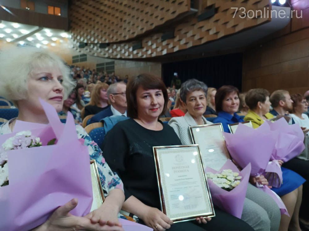 Грамоты из рук губернатора и концерт Альберта Жалилова: ульяновским медикам вручили награды