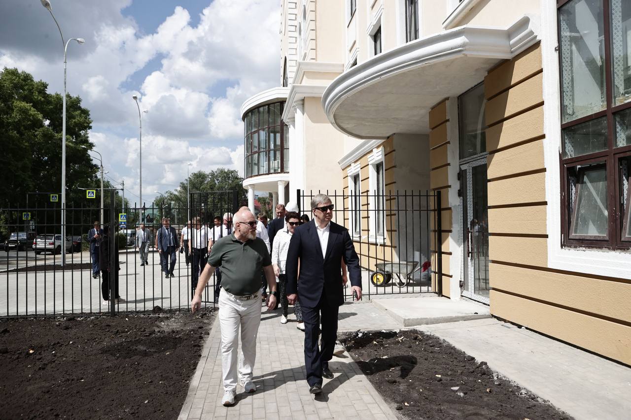 Алексей Русских оценил темпы строительства соцобъектов в Ульяновске