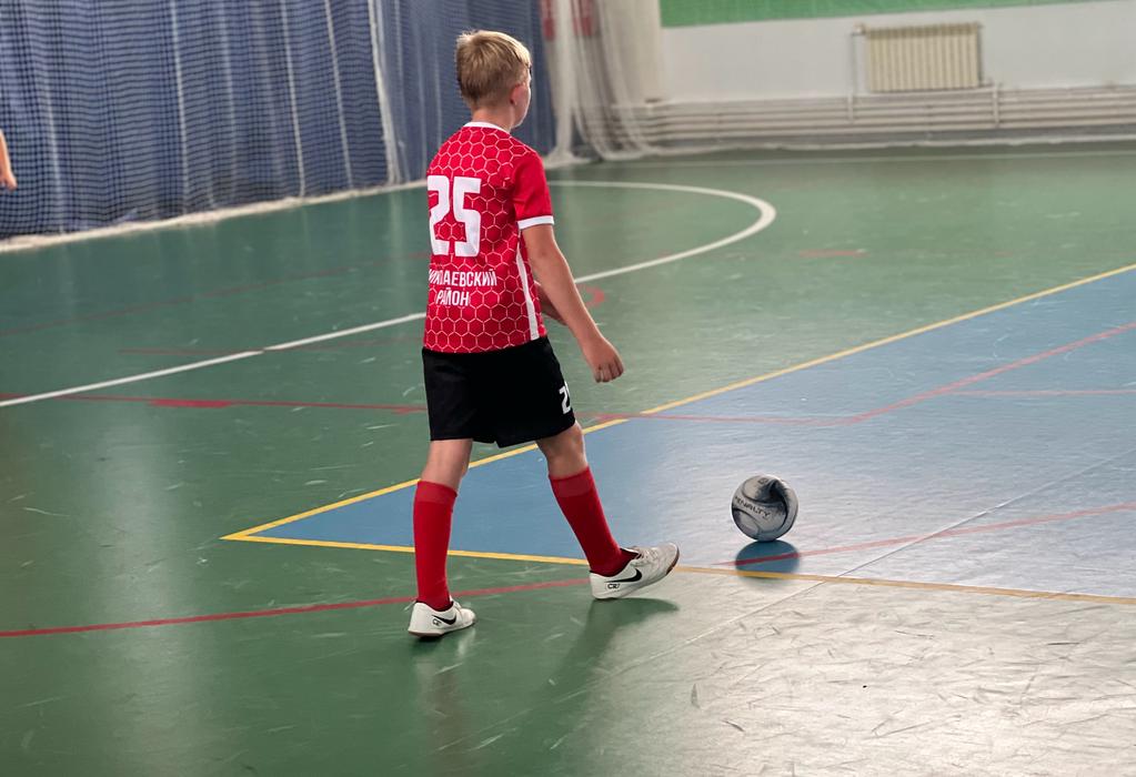 Юные футболисты Николаевского района продемонстрировали свое мастерство на турнире по микрофутзалу