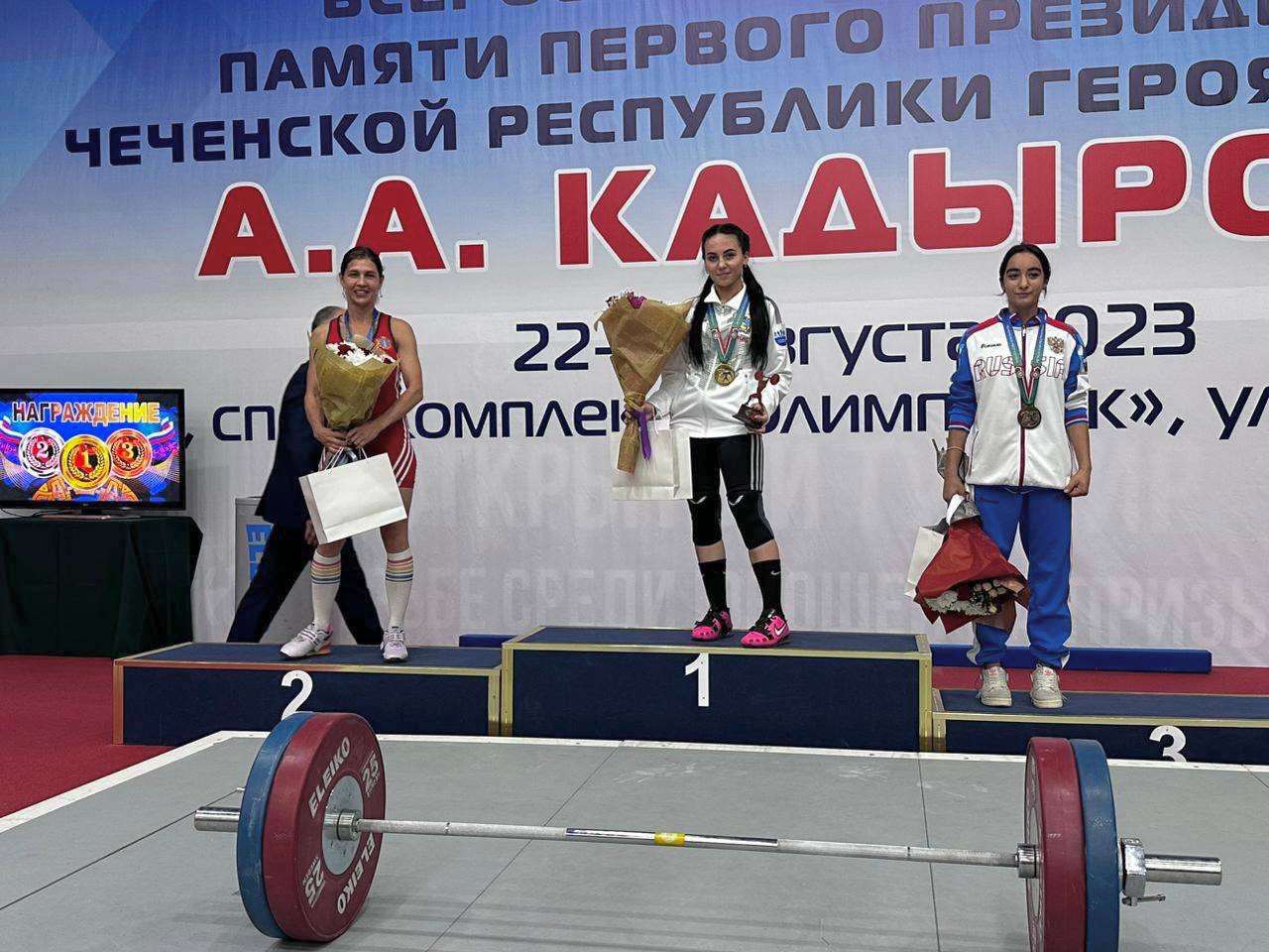 Муж и жена Лаптевы завоевали медали на турнире по тяжелой атлетике в Грозном