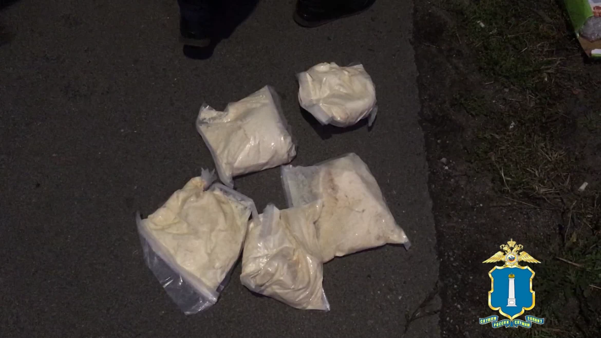 В Ульяновске задержали наркокурьера с 10 кг метилэфедрона