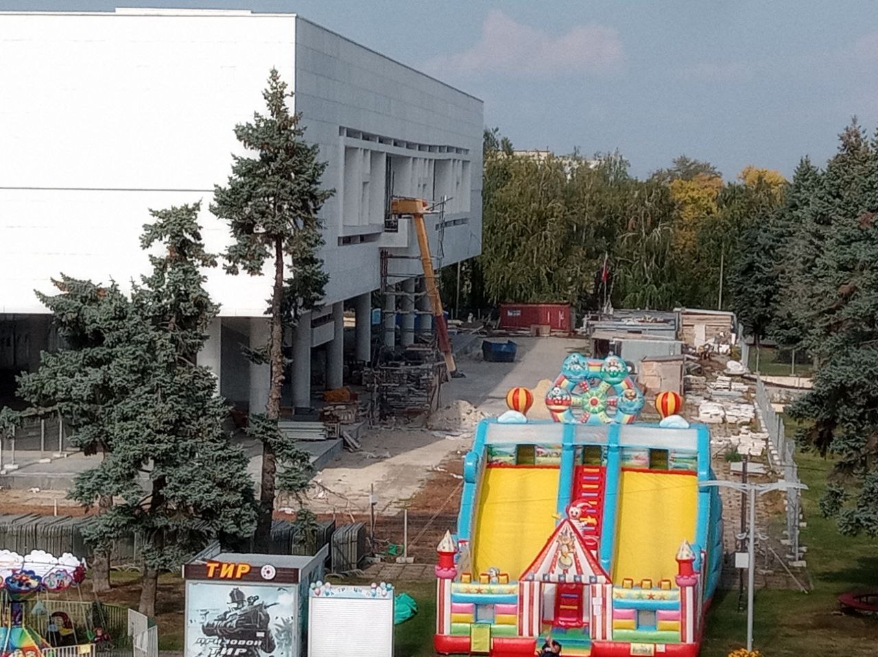 Ремонт не решил проблему искривления над балконом Мемцентра / Новостной ...