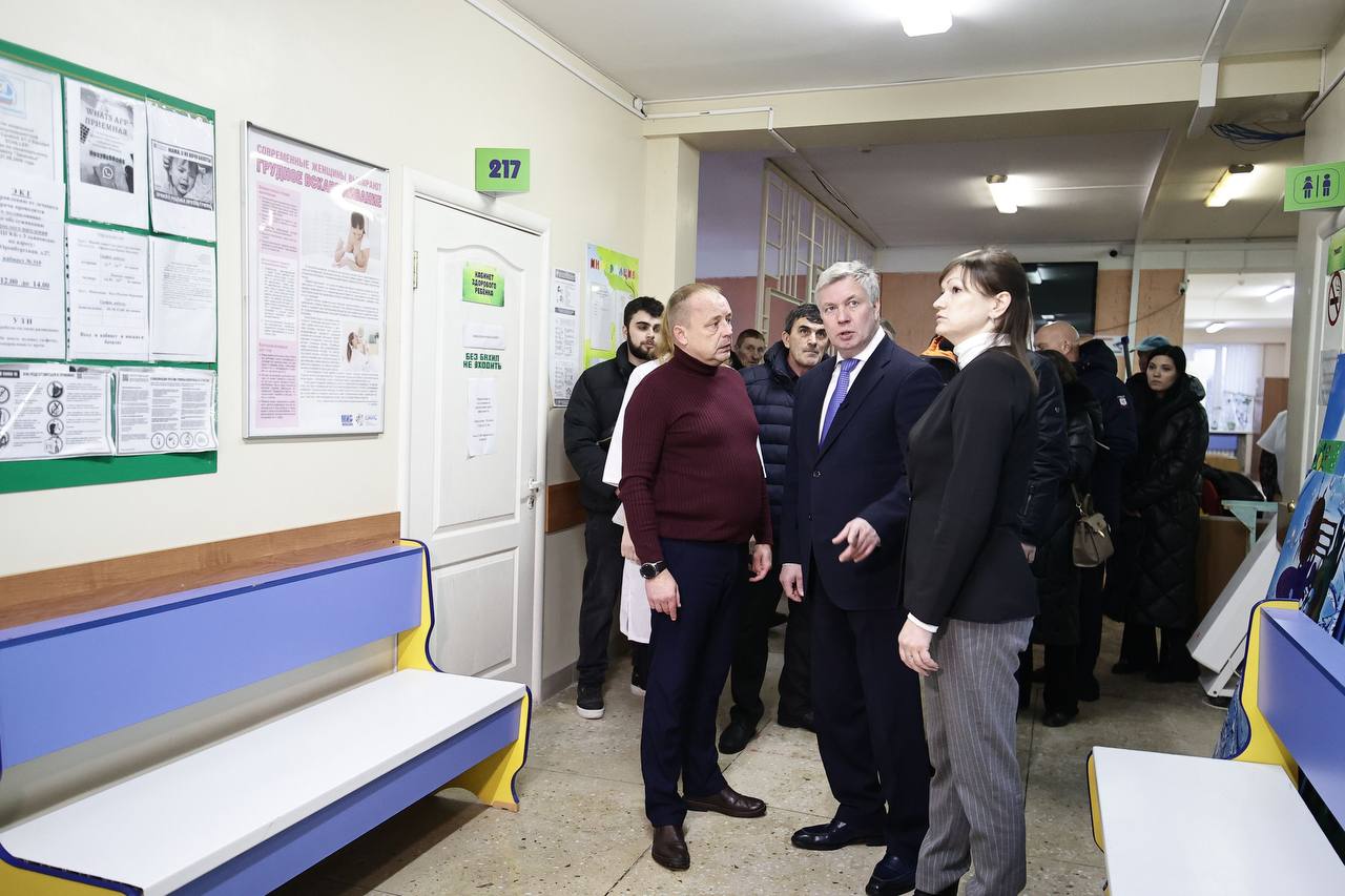 Русских проверил детскую поликлинику, где впервые за 30 лет делают капремонт