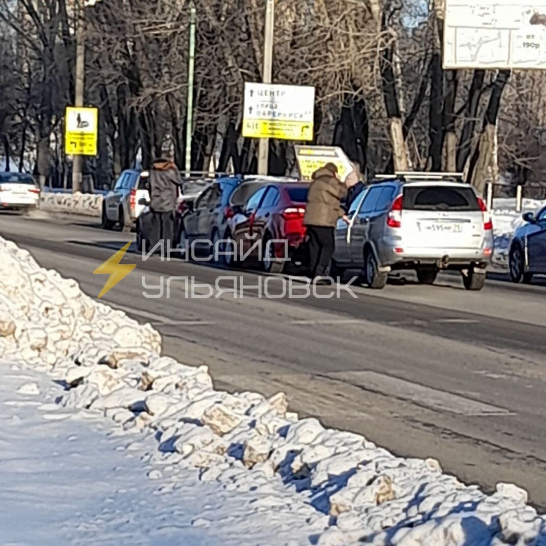 В Ульяновске столкнулись три машины / Новостной портал Ульяновска /  73online.ru