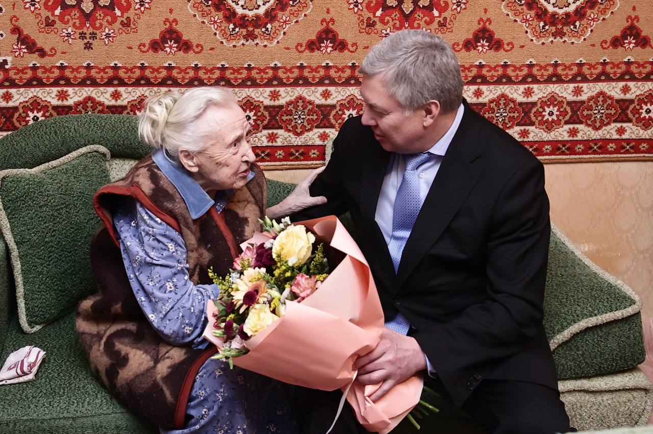 Ульяновской учительнице с феноменальной памятью исполнилось 100 лет: педагога поздравил Русских
