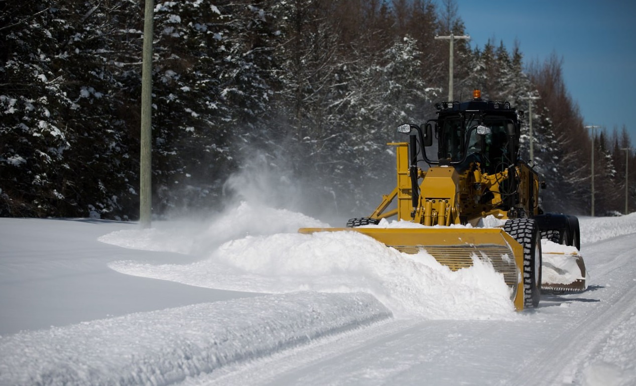 Ульяновцам рассказали, куда пожаловаться на уборку дорог от снежных завалов