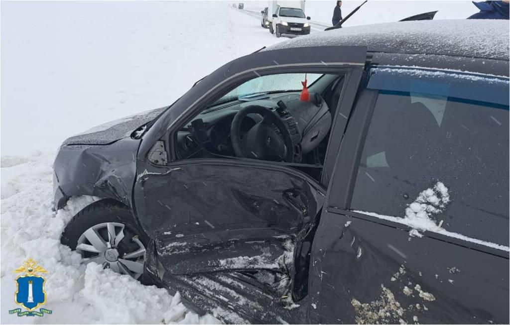 На ульяновской трассе во время обгона «Гранта» влетела в иномарку: пострадал водитель