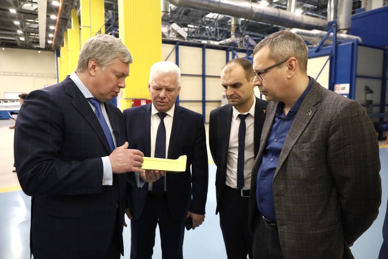 Русских обсудил с директором Минского авиазавода планы по расширению сотрудничества