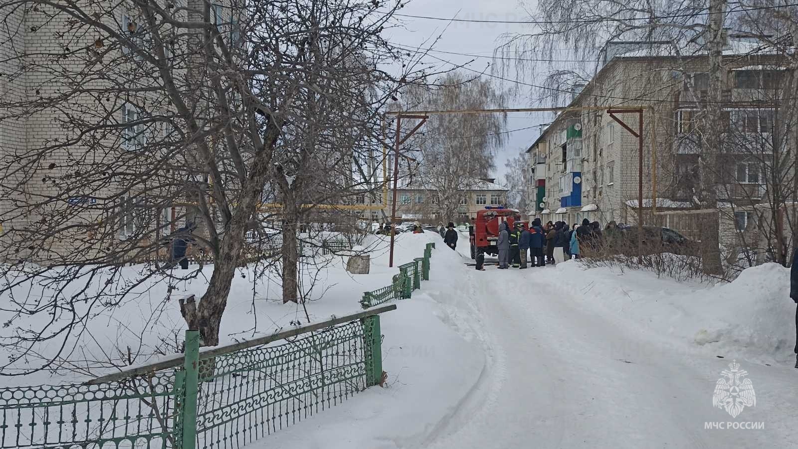 Эвакуированы трое детей, есть пострадавшие. В Мелекесском районе загорелась квартира