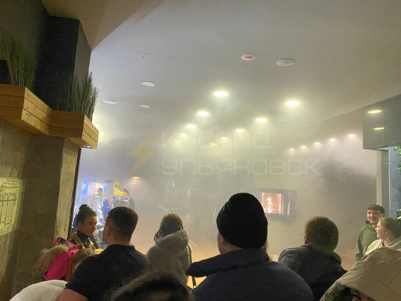 В кинотеатре «Луна» загорелся аппарат с попкорном, посетителей эвакуировали с сеанса