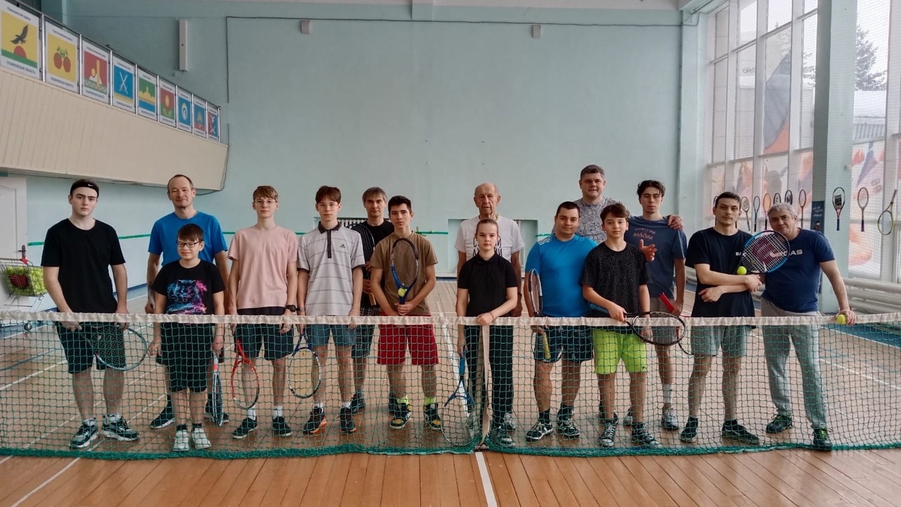 Ректор УлГПУ Игорь Петрищев с сыном победили в семейных соревнованиях по большому теннису