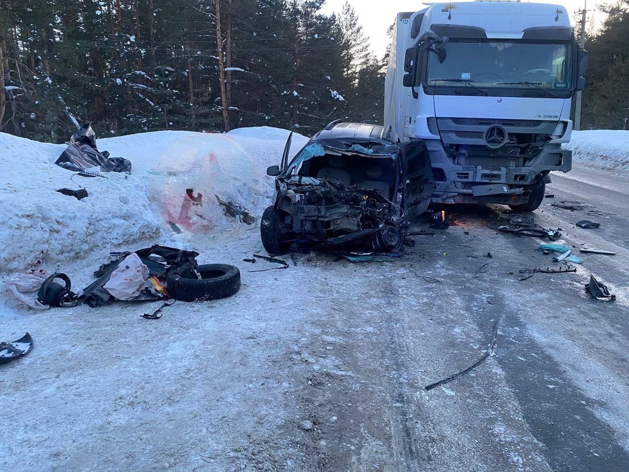 Смертельное ДТП на трассе в Мелекесском районе: водитель легковушки погиб на месте
