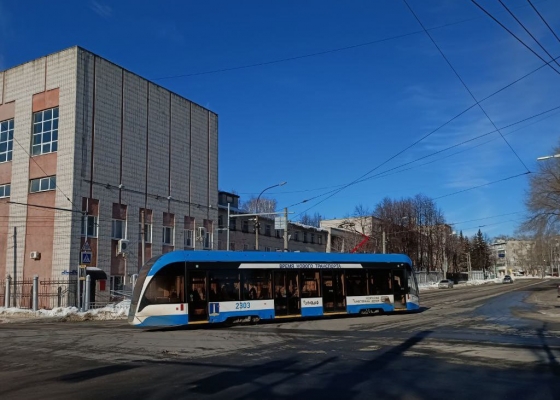 В Ульяновске фура протаранила трамвай и скрылась с места ДТП