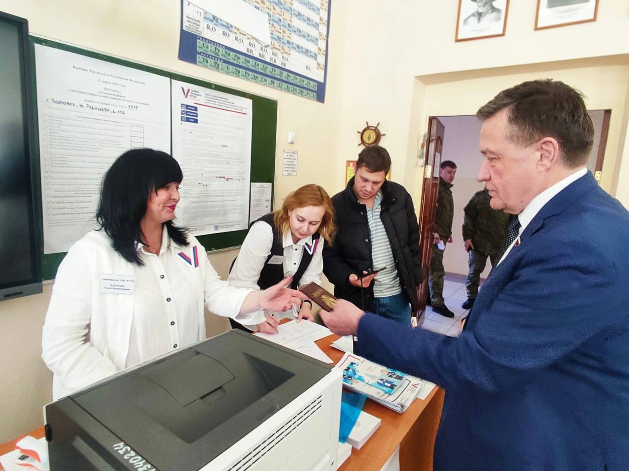 Сенатор Сергей Рябухин проголосовал в Ульяновске