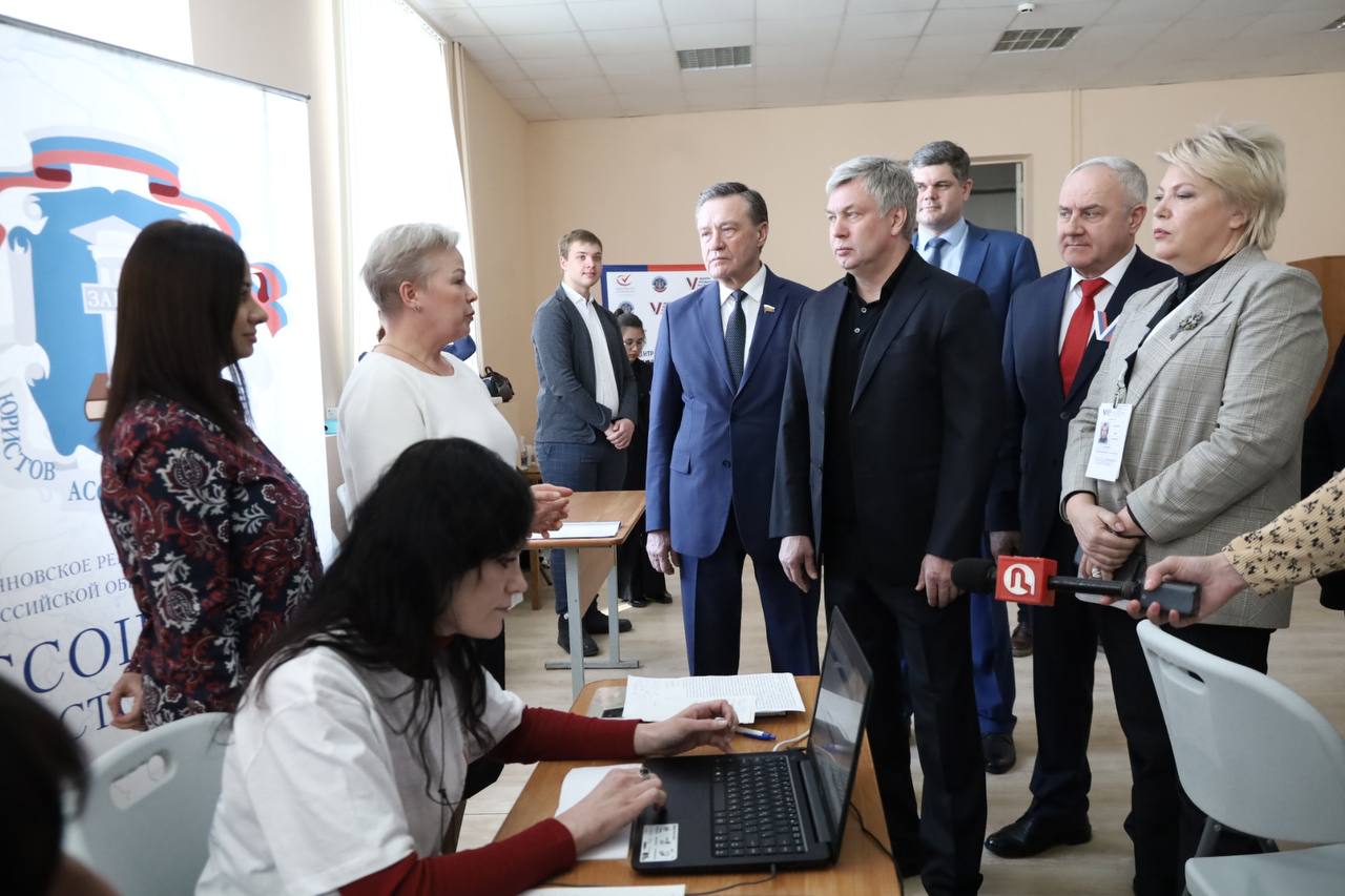 Алексей Русских посетил региональный Центр общественного наблюдения за выборами