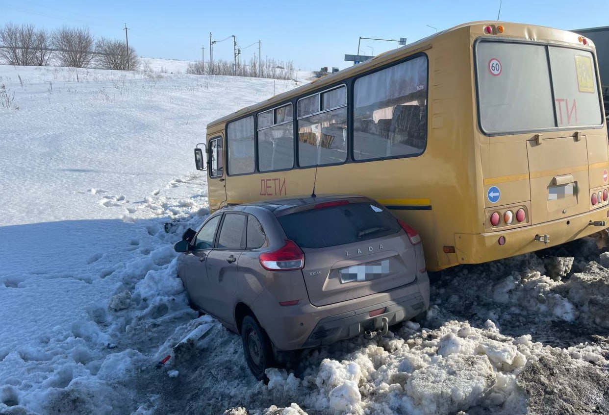 Детей отправили на другом автобусе домой: в министерстве просвещения прокомментировали ДТП у Арбузовки