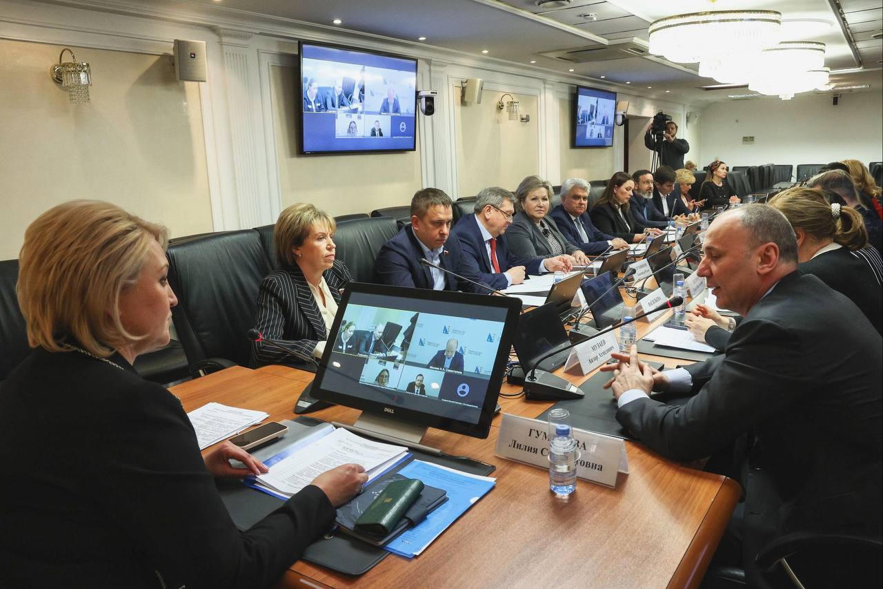 В Совете Федерации обсудили вопросы снижения бюрократической нагрузки на педагогов