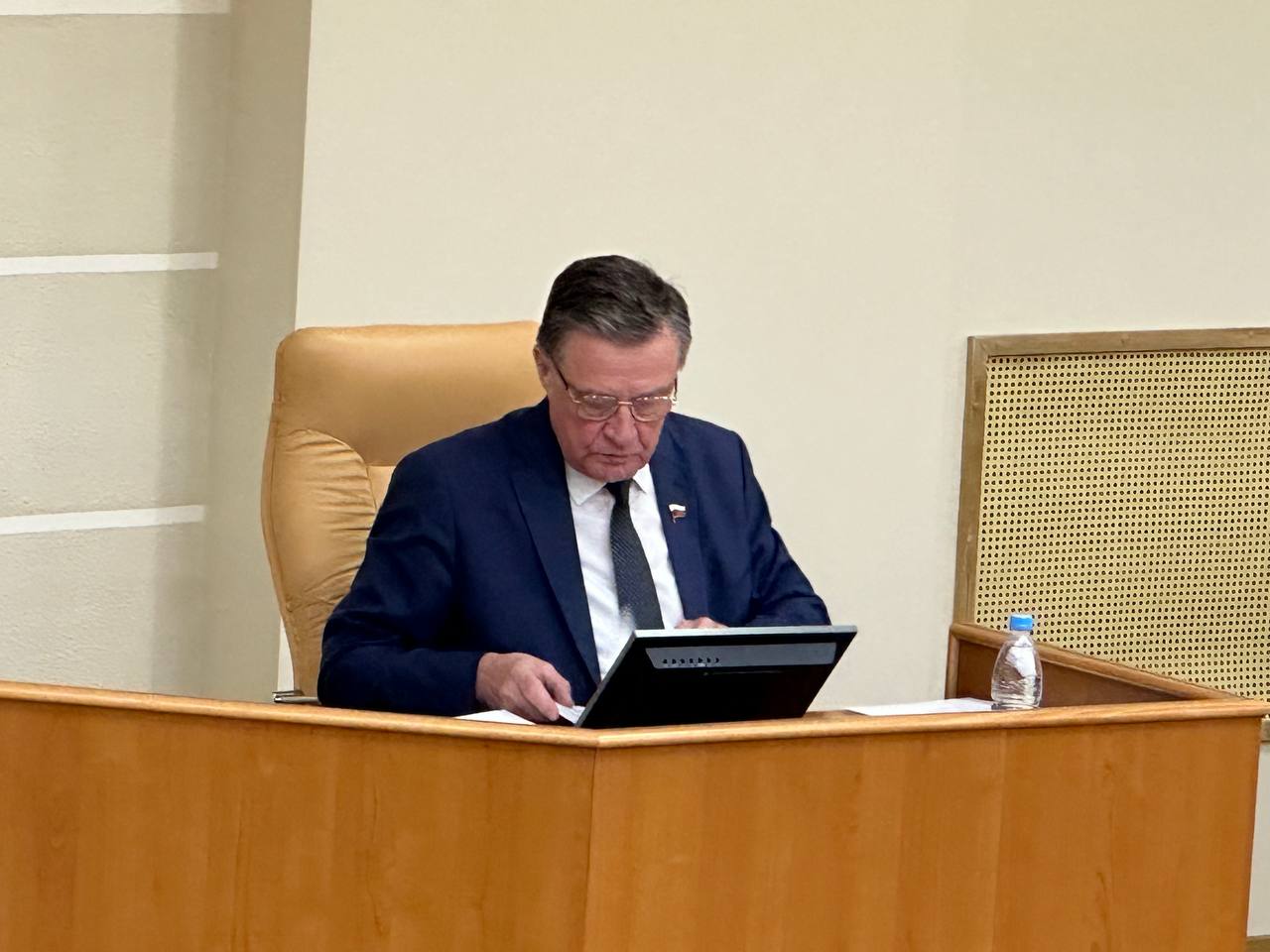 Сенатор Рябухин отчитался о работе перед депутатами ЗСО