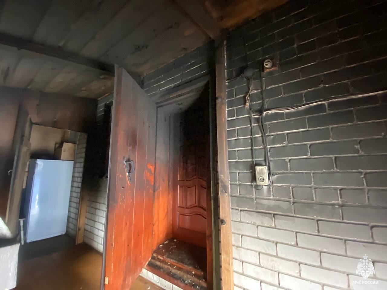 В Киндяковке загорелся коттедж: в огне пострадал мужчина