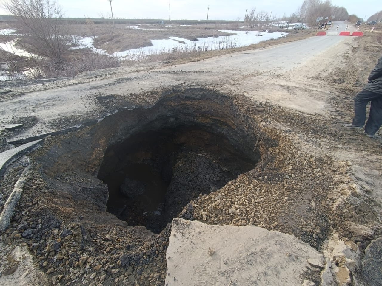 В Николаевском районе провалилась автомобильная  дорога