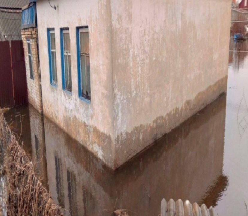 Ульяновские спасатели продолжают борьбу с паводком: откачано 2300 кубометров талой воды