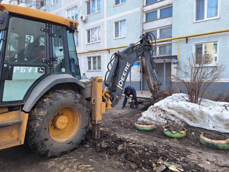 Машины ставили на футбольное поле: на улице Гафурова сделают ремонт и парковку