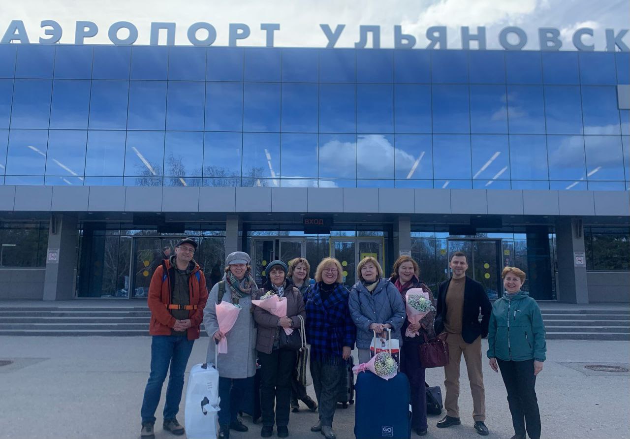 В Ульяновск из Москвы прибыли художники, актёры и писатели