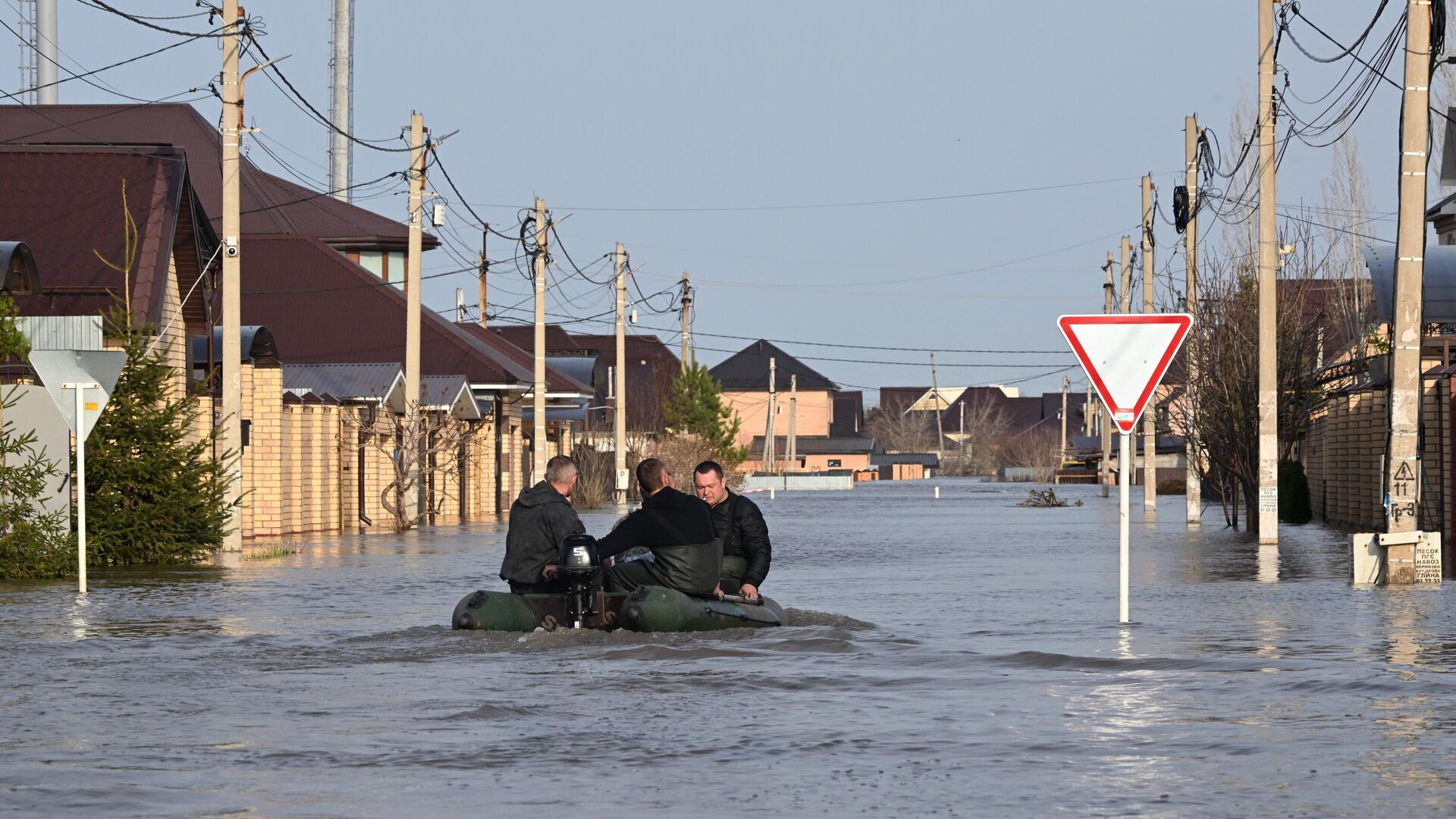 Ульяновцы собирают для пострадавших от паводка в Оренбурге воду, подушки, крупу