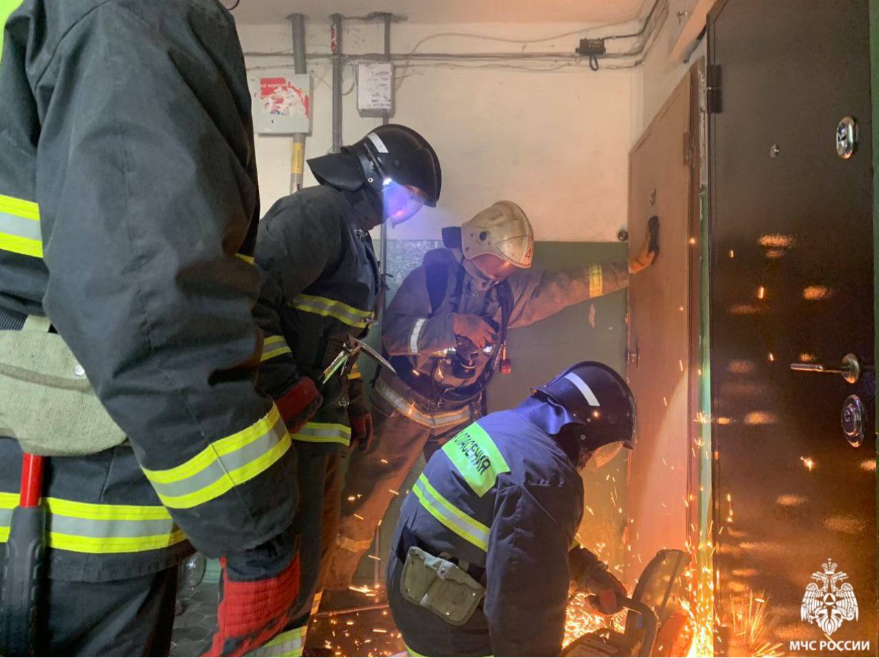 Пожар на Московском шоссе: пожилую женщину экстренно госпитализировали