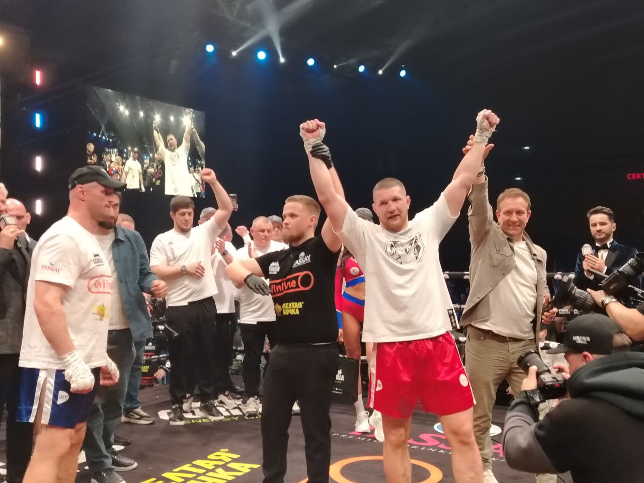 Владимир Минеев победил Константина Глухова в «битве нервов»
