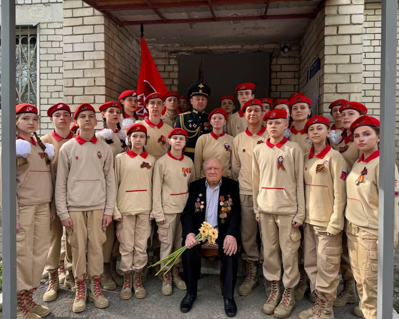 В Ульяновске под окнами ветерана ВОВ прошёл персональный парад
