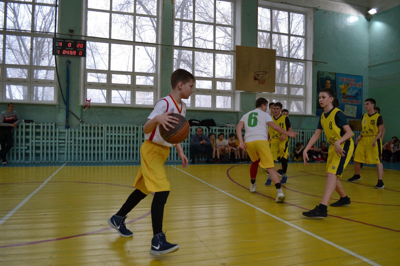Ульяновцы опасаются закрытия баскетбольной секции в лицее №11: директор успокоила родителей и учеников