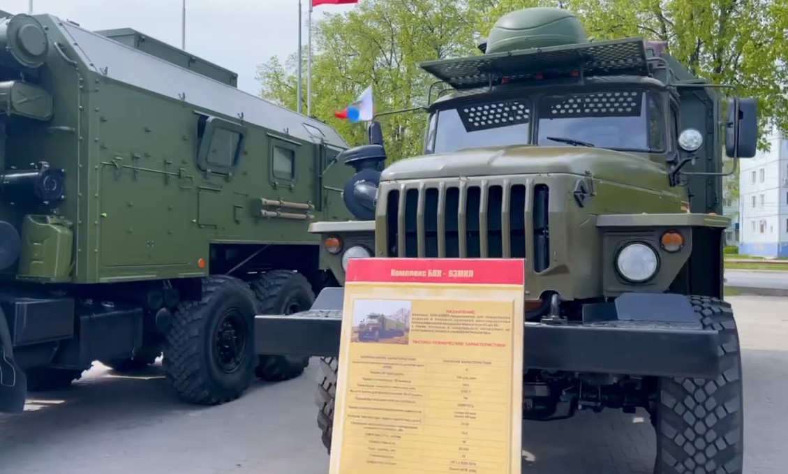 Напротив «Волга-Спорт-Арена» выставка военной техники и полевая кухня