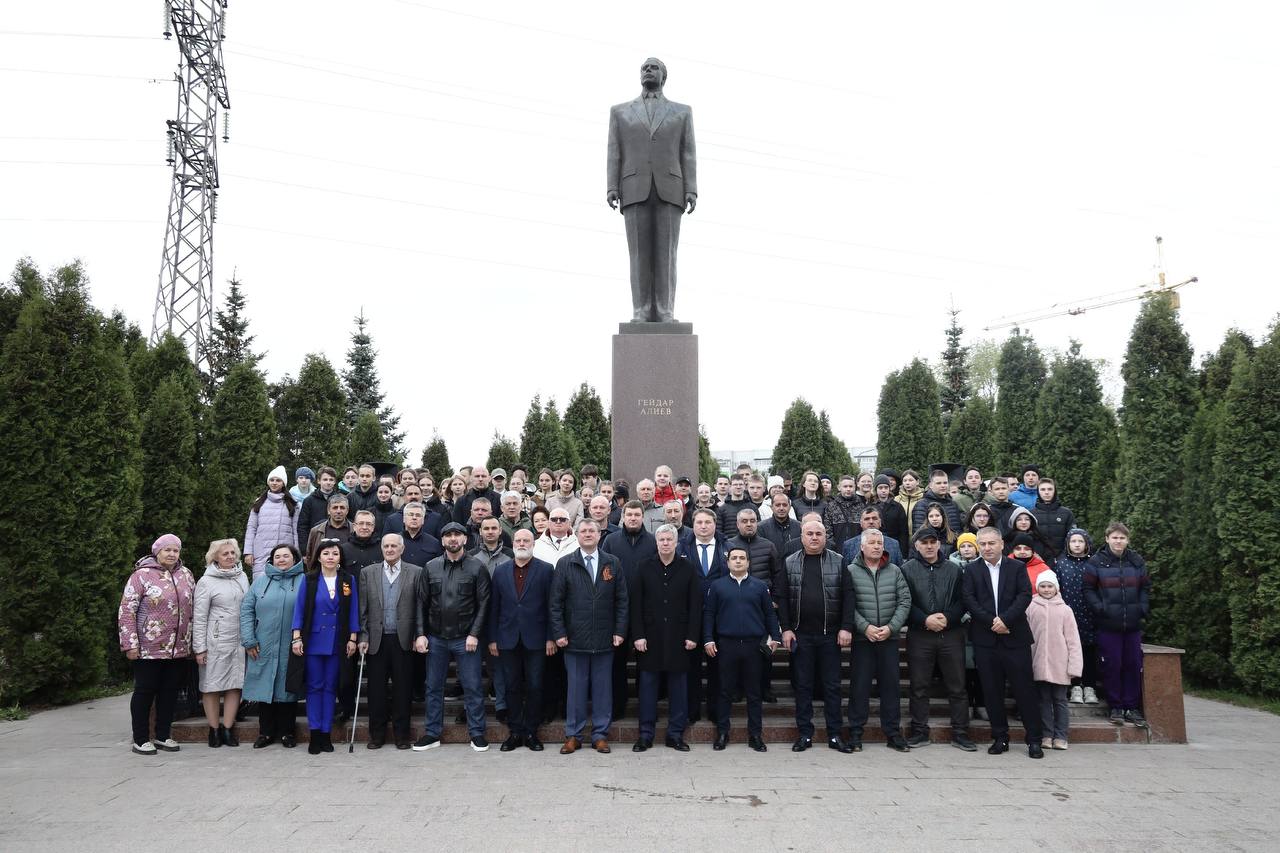 В Ульяновске почтили память президента Азербайджана Гейдара Алиева