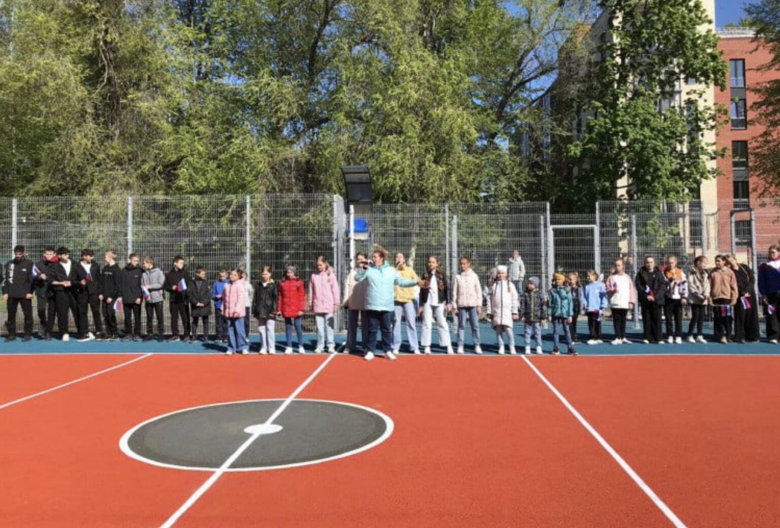 В Засвияжском районе открыли многофункциональную спортивную площадку
