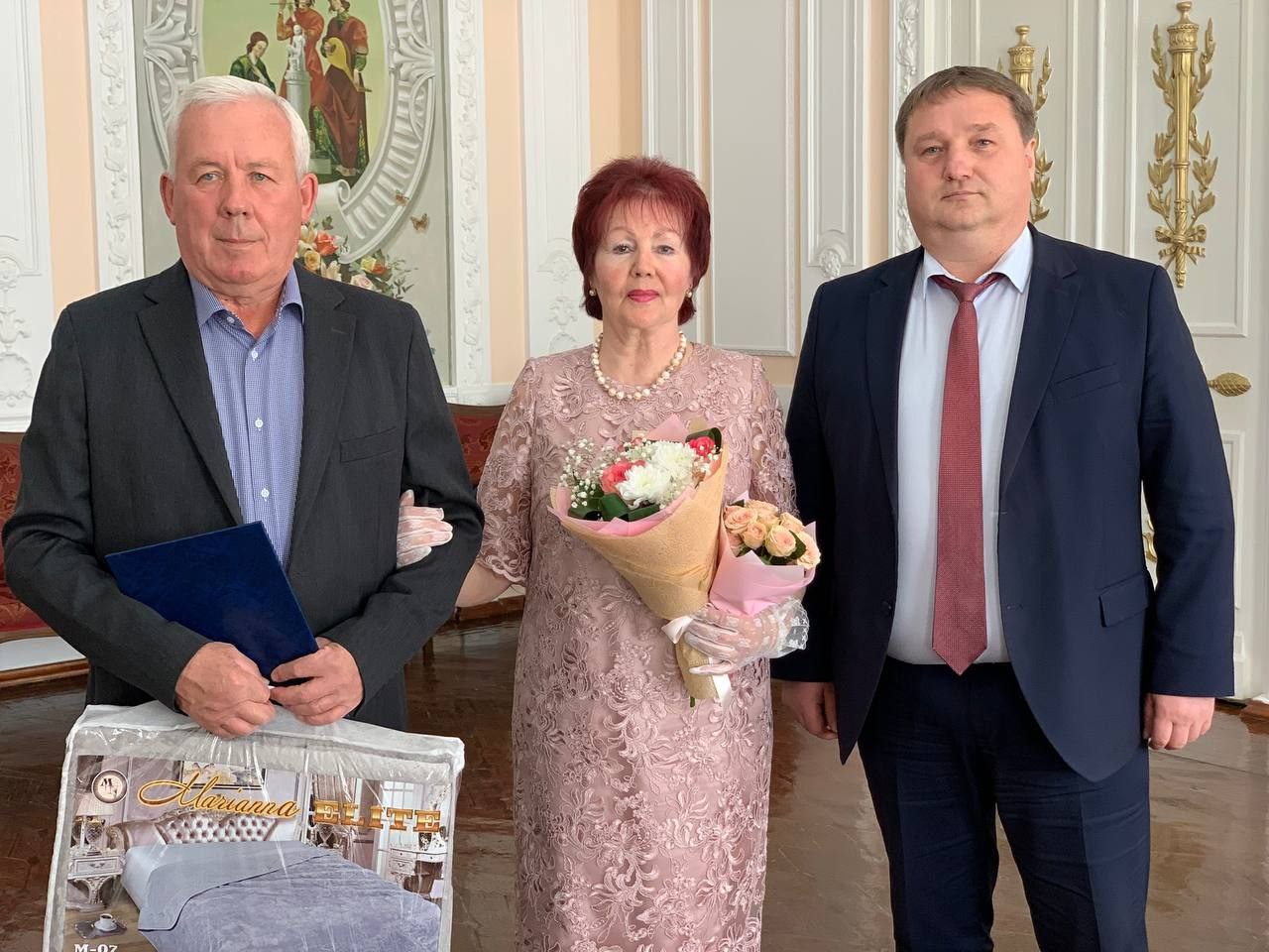 Мэр Болдакин поздравил супругов из Ульяновска с золотой свадьбой