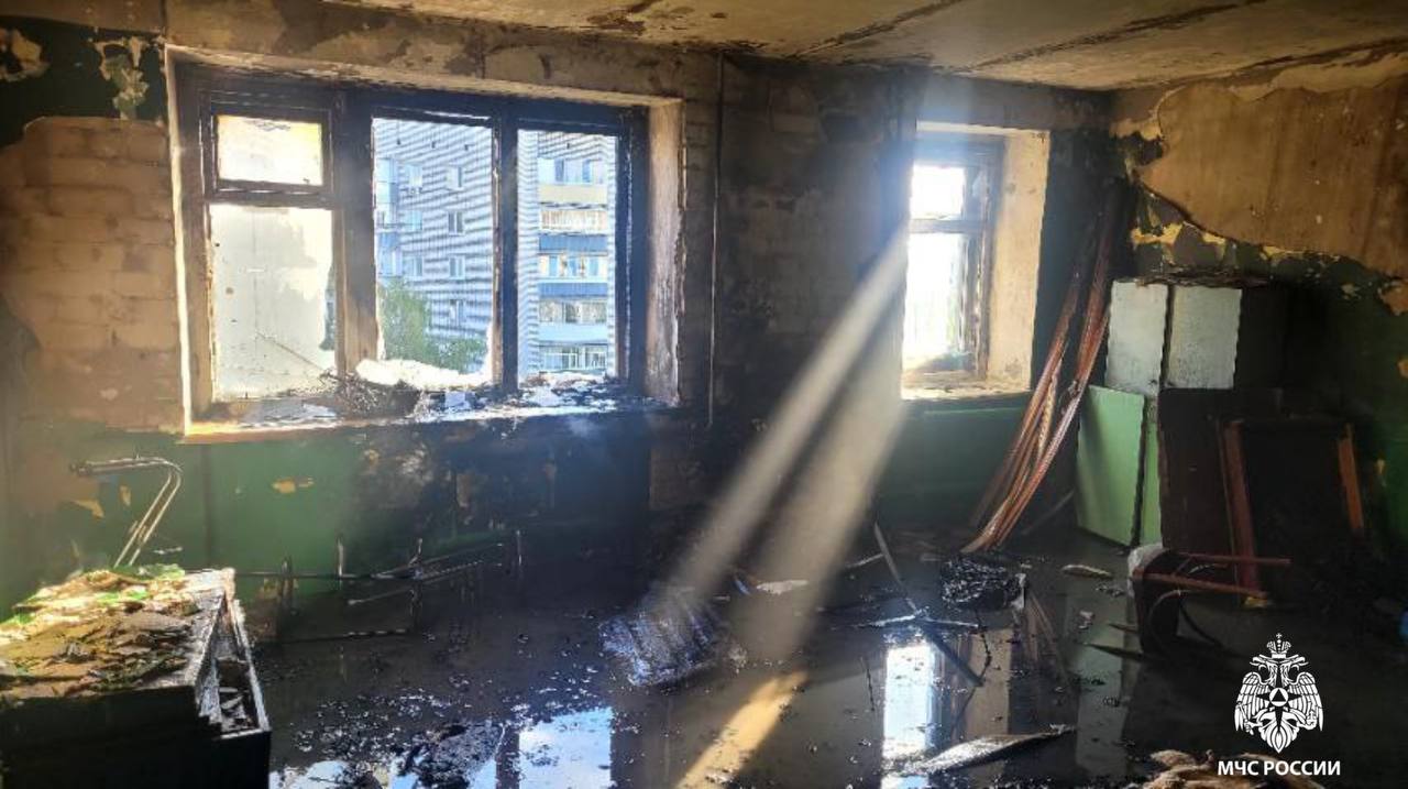 Во время пожара на улице Пушкарёва эвакуировались 40 человек, двоих спасли