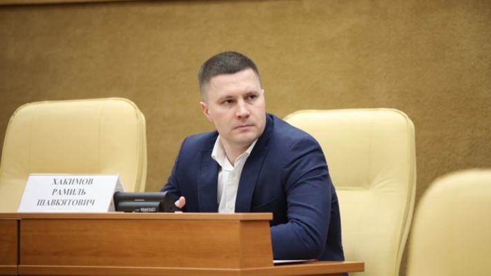 Суд отказал депутату ЗСО Хакимову в восстановлении в должности вице-спикера парламента