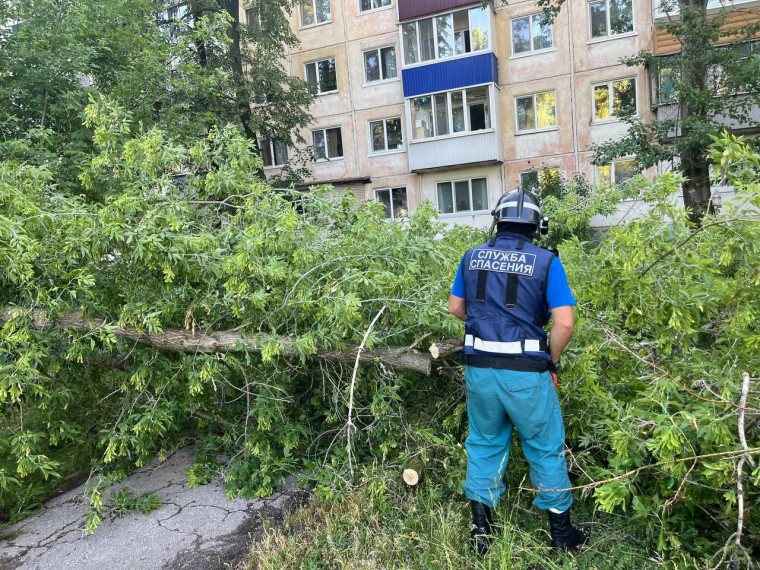 Коммунальные службы устраняют последствия непогоды в Ульяновске