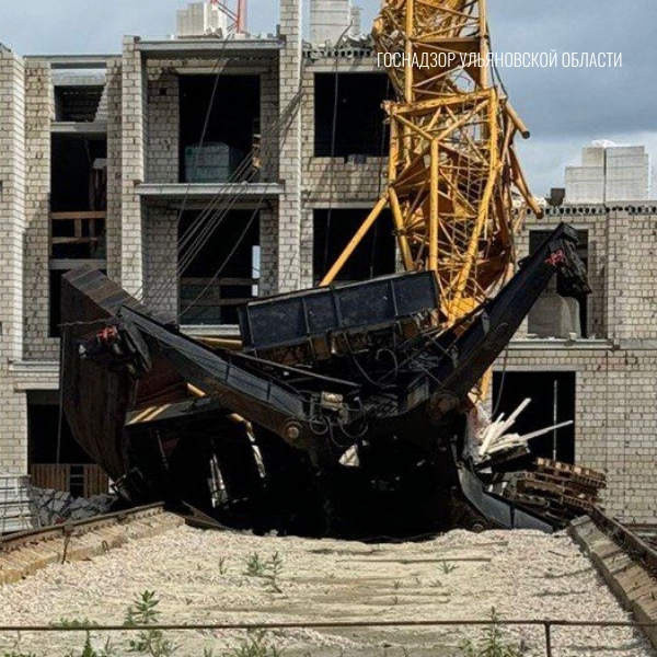 В Госнадзоре определят, почему рухнул башенный кран в районе УКСМ