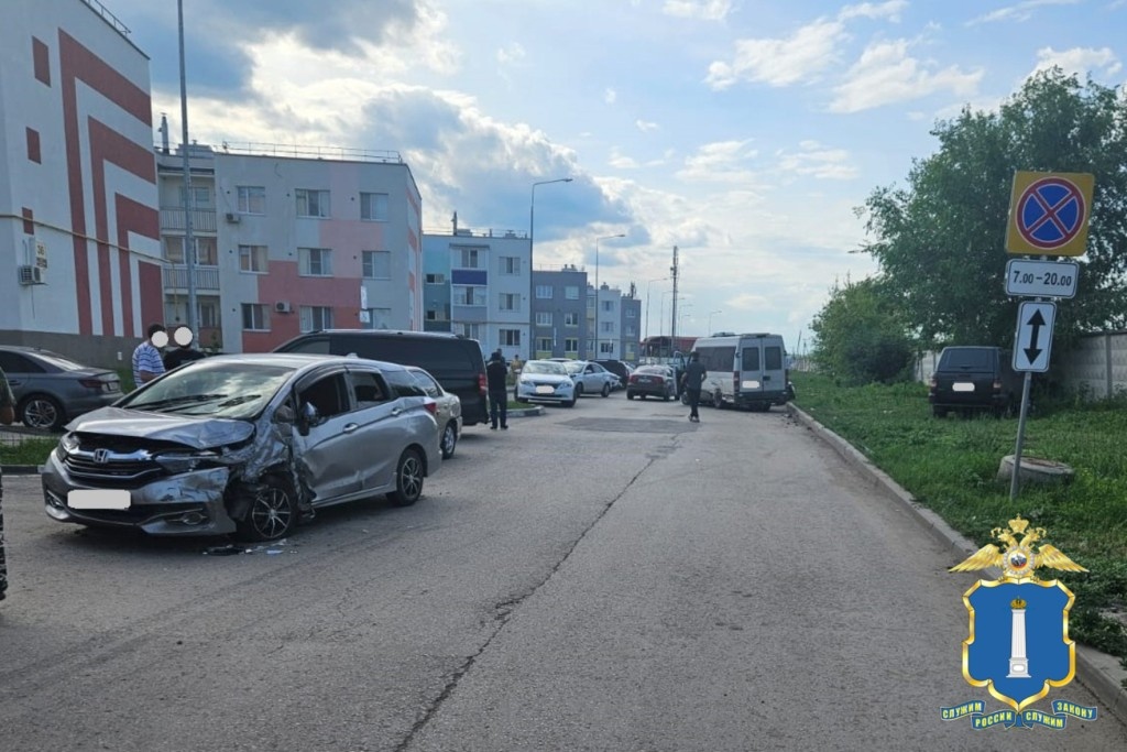 В Засвияжье водитель маршрутки протаранил несколько легковушек