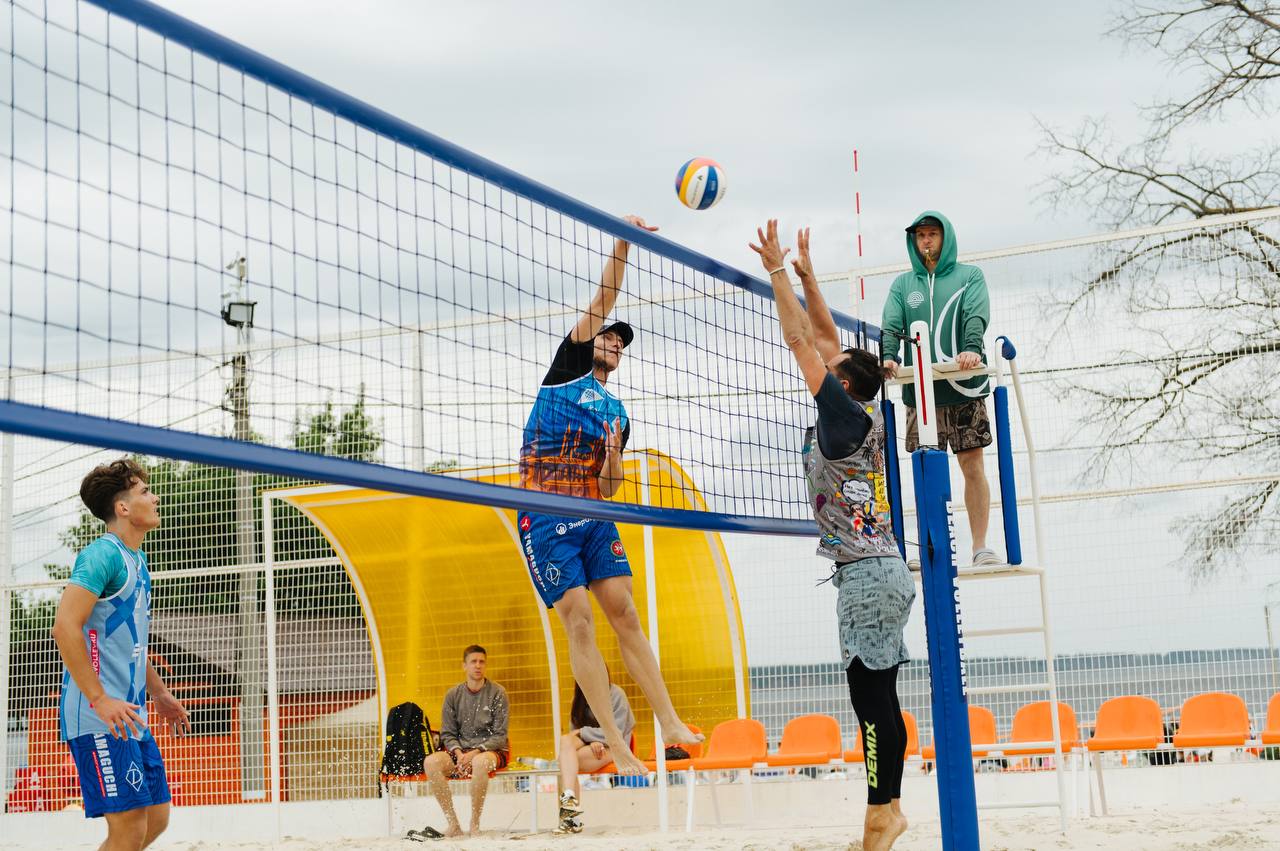 В Ульяновске проходит Всероссийский турнир по пляжному волейболу: фото