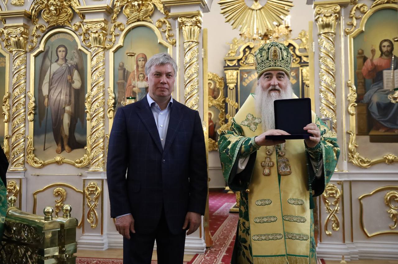 Русских наградил митрополита Лонгина за заслуги перед Ульяновской областью